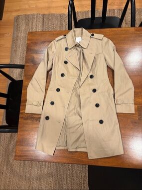 A loves a trench coat XS tan